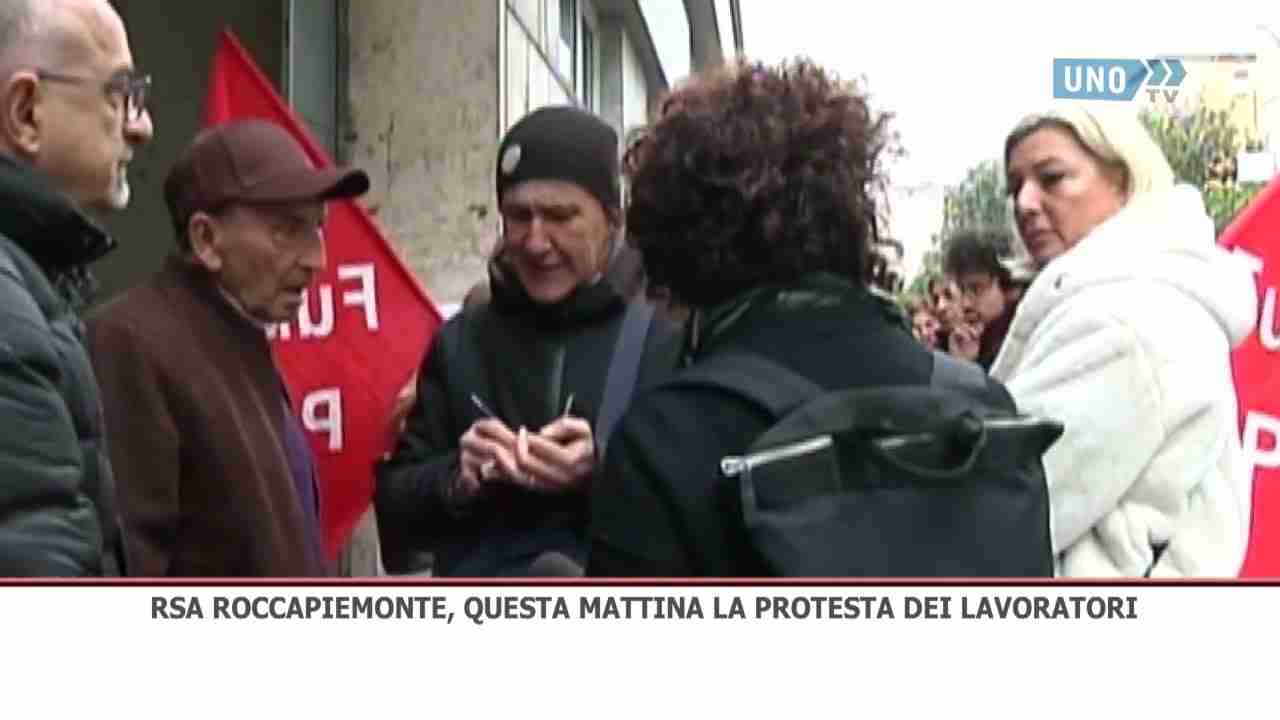 Rsa Roccapiemonte questa mattina la protesta dei lavoratori